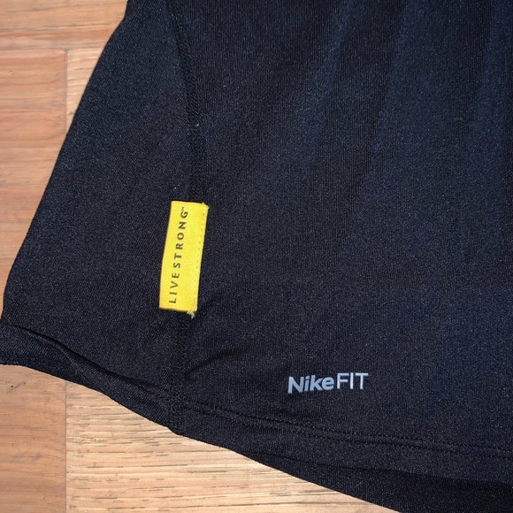 Women’s Nike live strong running long sleeve - Picture 3 of 5